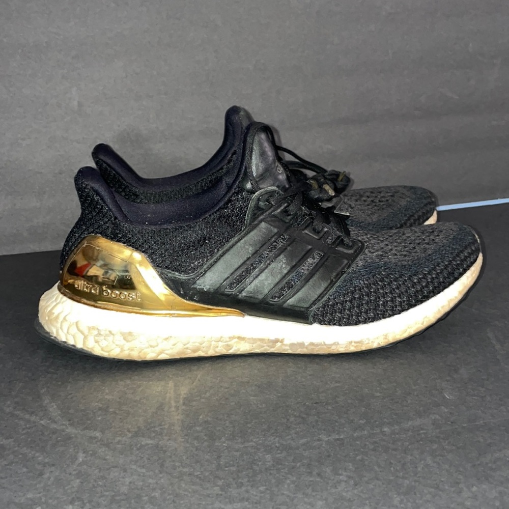 Adidas ultra boost size 10 (beater)